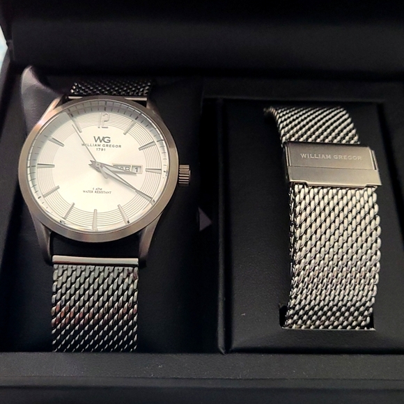 William Gregor men's silver watch with extra band - Picture 1 of 4